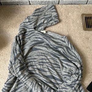 Never worn. Cut out shoulder long sleeve sweater turtle neck